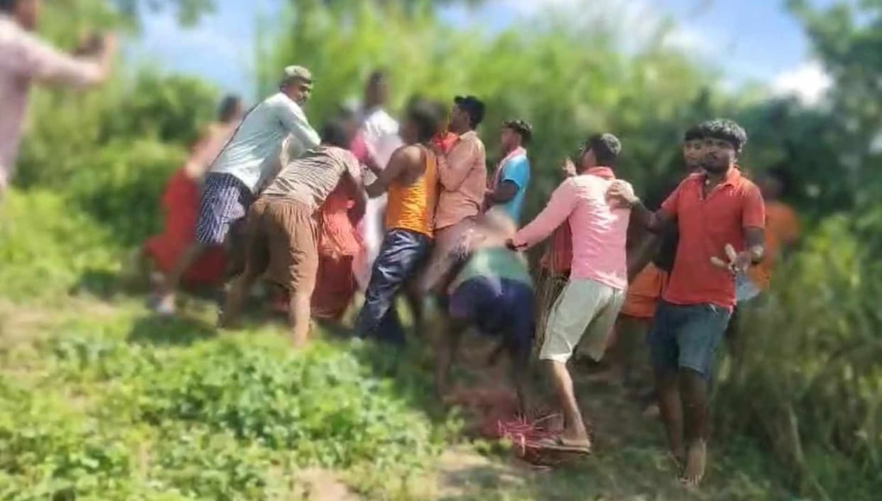 Clash between two parties over land measurement, sticks and bricks were used, more than a dozen injured