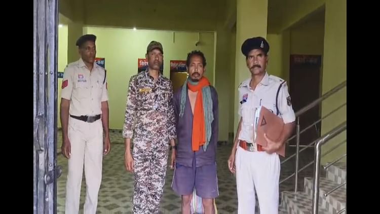 बलरामपुर रामानुजगंज: पत्नी की हत्या कर शव जंगल में दफनाने वाला आरोपी पति गिरफ्तार