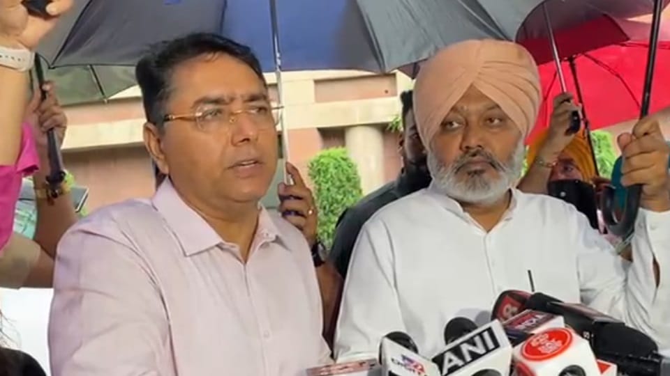Politics on flood aap Aman Arora angry on statement of Union Agriculture Minister shivraj chauhan