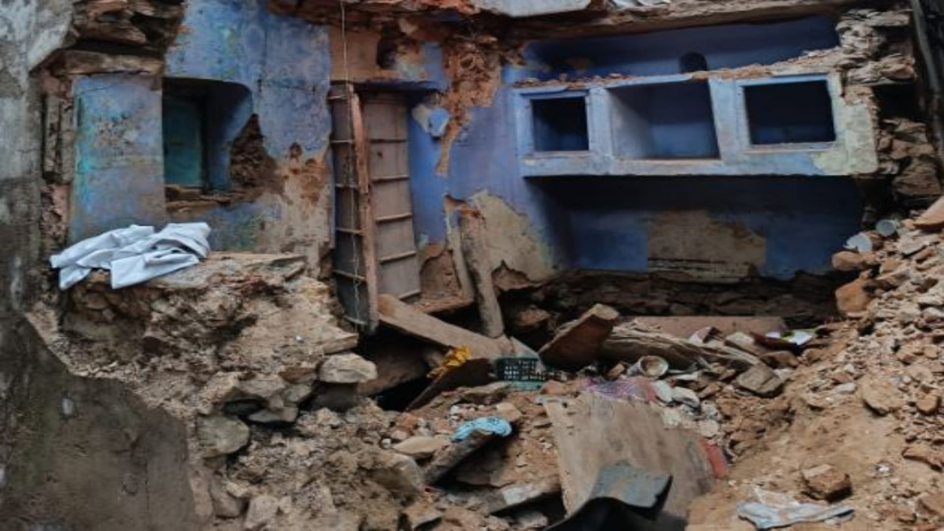 Jaipur building collapse: 4-Storey Dilapidated Haveli Collapses in Jaipur at Midnight; Father-Daughter Dead