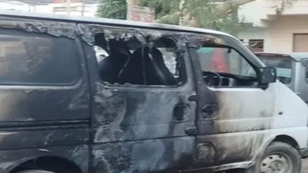 Sirohi News: Blast in parked car sparks panic, woman severely burnt; four injured in Sarupganj road accident