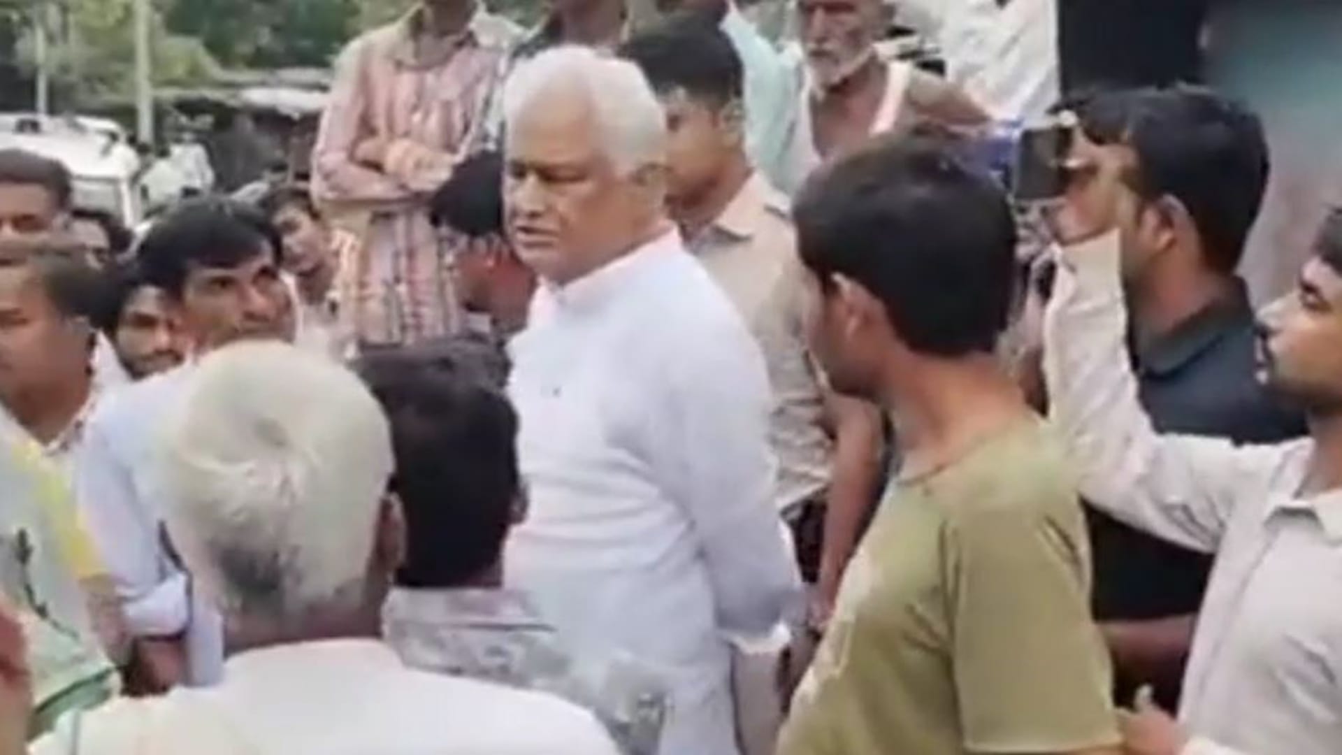 बाढ़ प्रभावित इलाकों के दौरे पर डॉ. किरोड़ीलाल मीणा