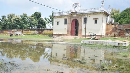 Preparations for Ramleela are done on basis of God characters pass through dirty water