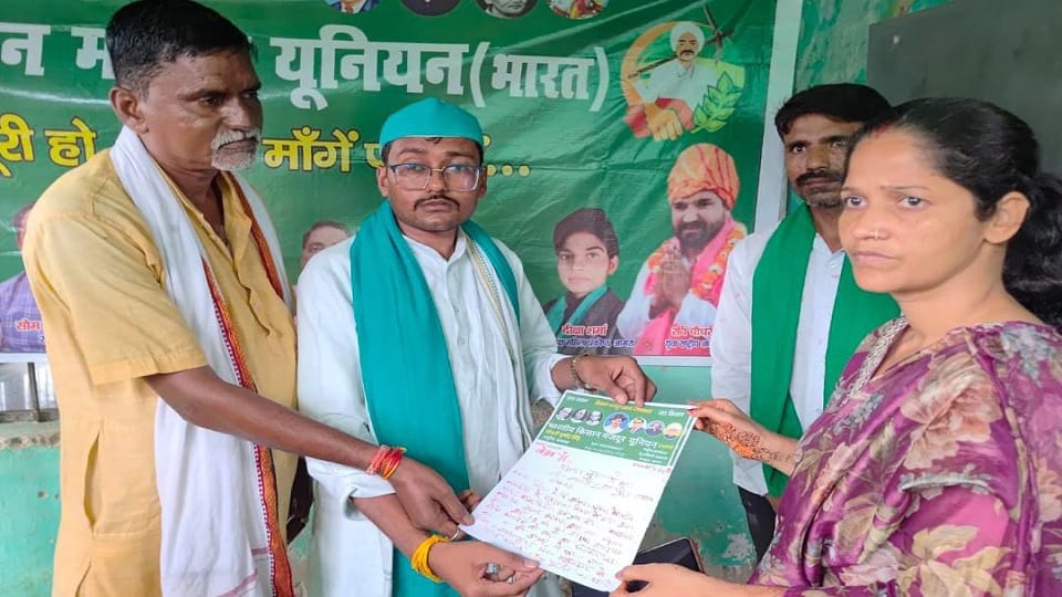farmers protest in agra blood letter to cm yogi