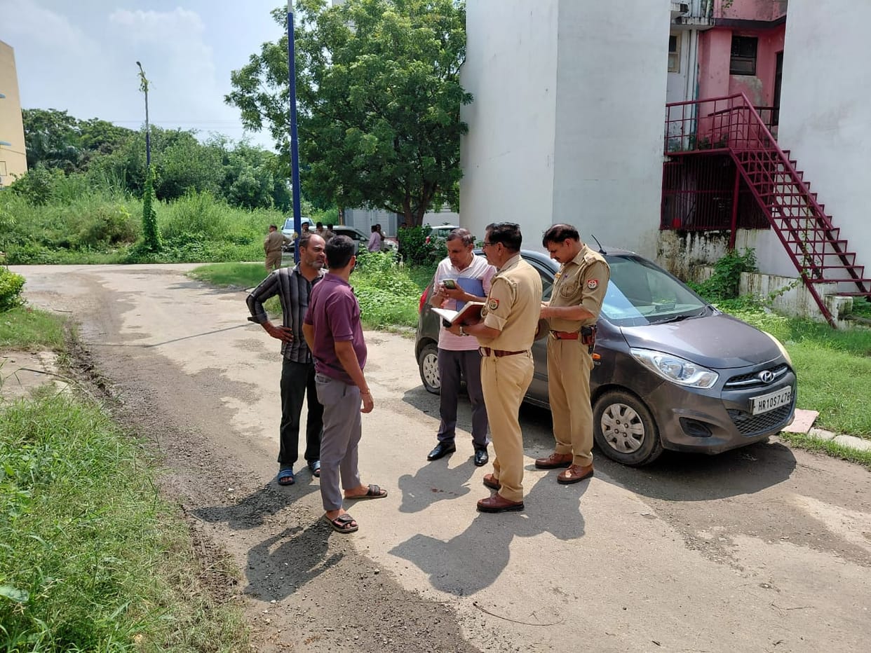 Firing in Sushant City Meerut: Students clash, several rounds fired, panic among residents