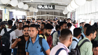 Kanpur: Coaches filled with candidates on platform with reserved tickets