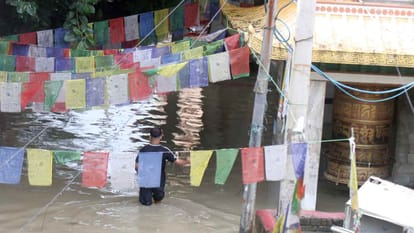 Delhi Flood News Yamuna falls below  206-47 metres in Delhi