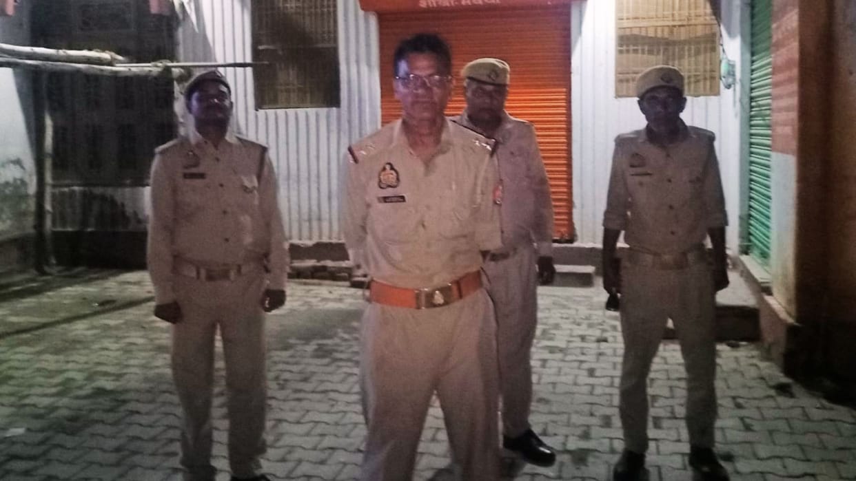 Mirzapur News body of inspector was found hanging body was found in rented house police arrived