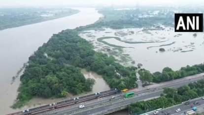 यमुना घाट में ड्रोन से ली गई तस्वीर