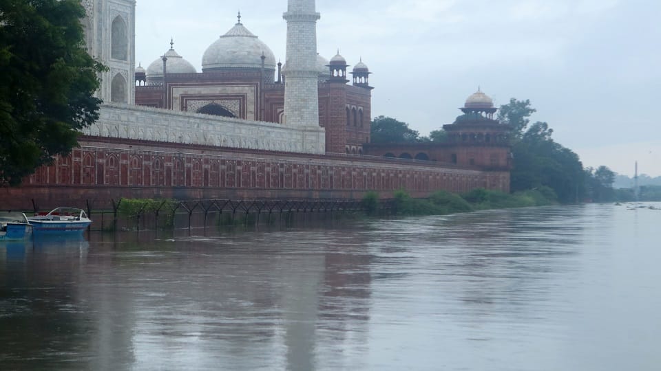 Agra News Rising Yamuna Puts Taj Mahal at Flood Risk Panic Among Locals UP Flood updates