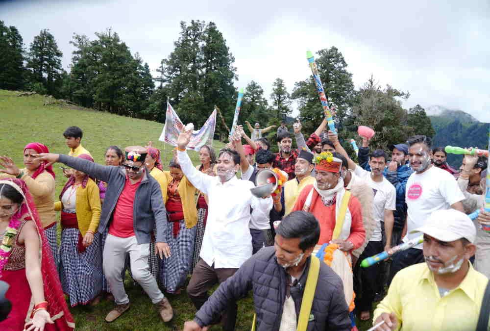 Butter Festival 2025 milk, yogurt, and butter Holi celebrated in Dayara Bugyal Uttarkashi Photos