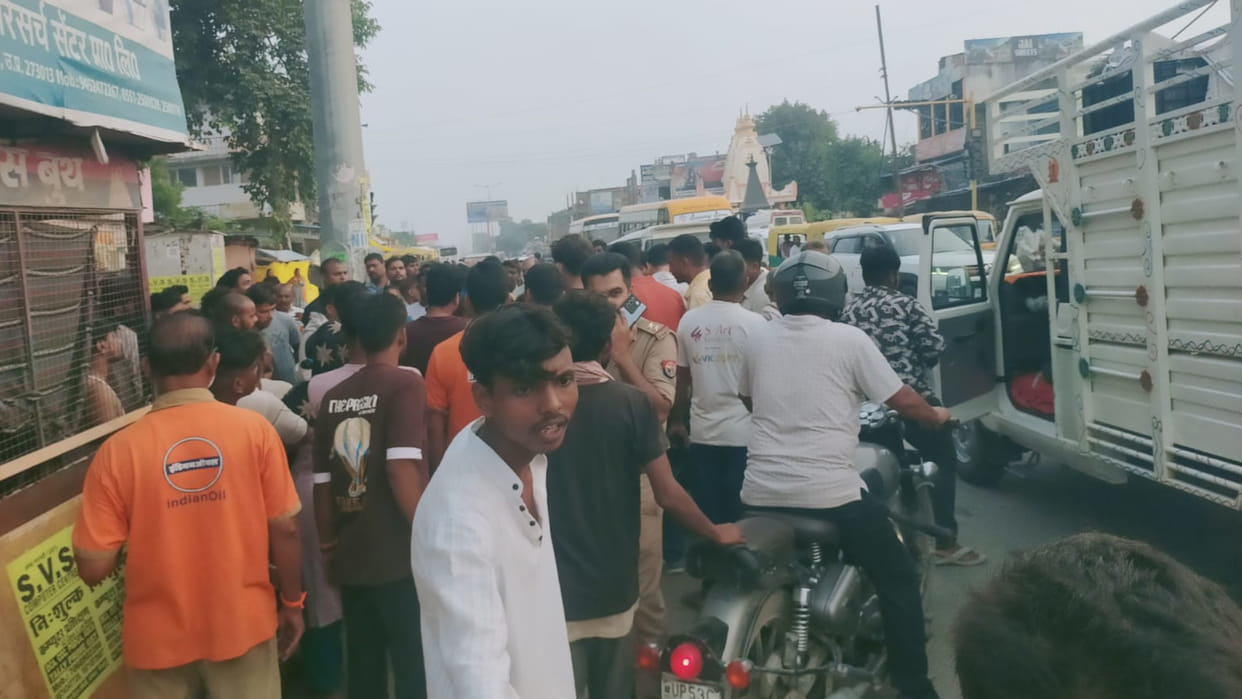 A young man was killed by attacking him with a sharp weapon in Chiluatal, Gorakhpur, he died during treatment