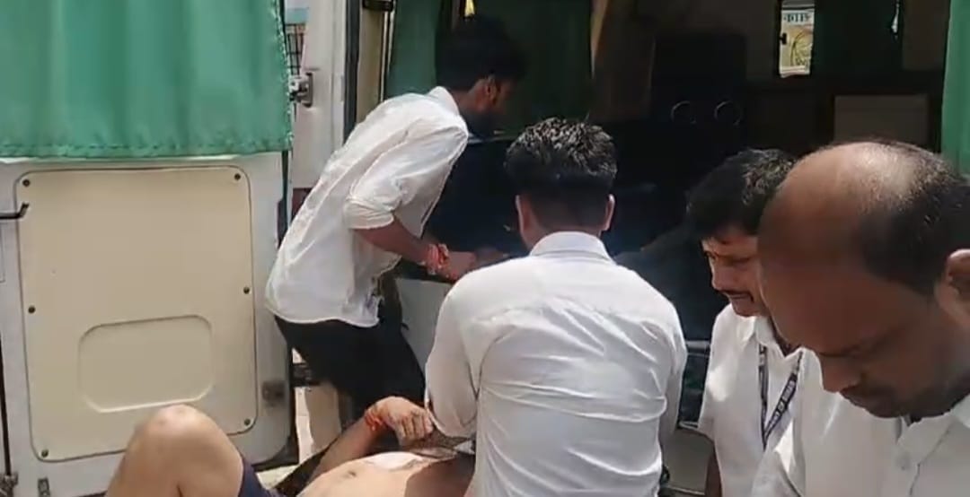 Bihar Crime News: Firing in land dispute in Siwan, father and son seriously injured