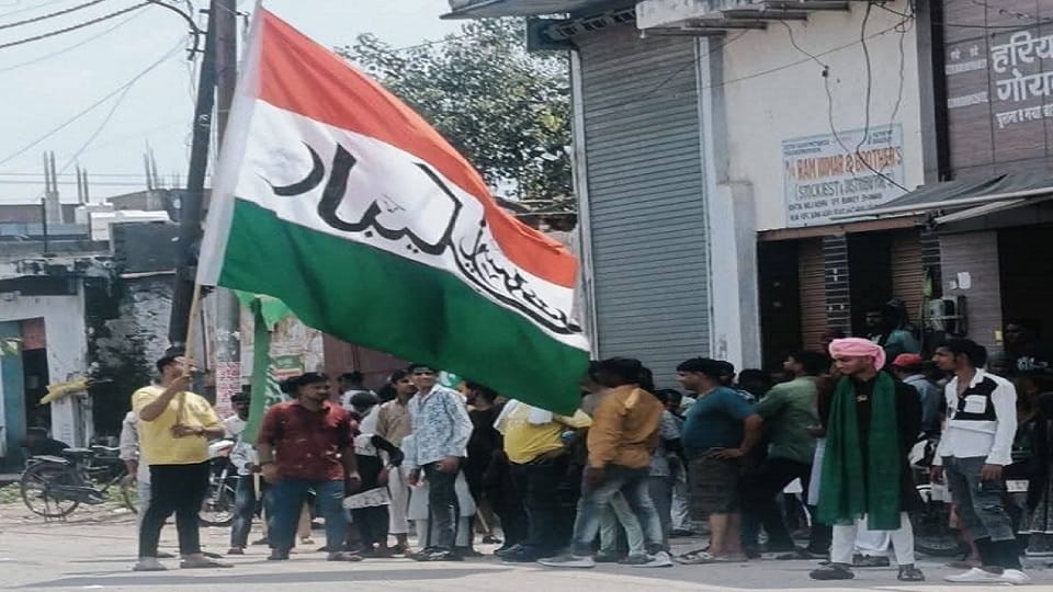 In Hathras, instead of Ashok Chakra, Urdu written on the national flag