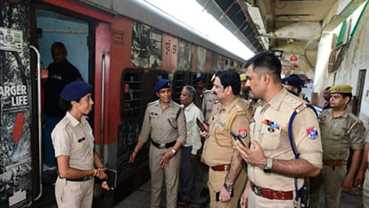Kanpur: Coaches filled with candidates on platform with reserved tickets