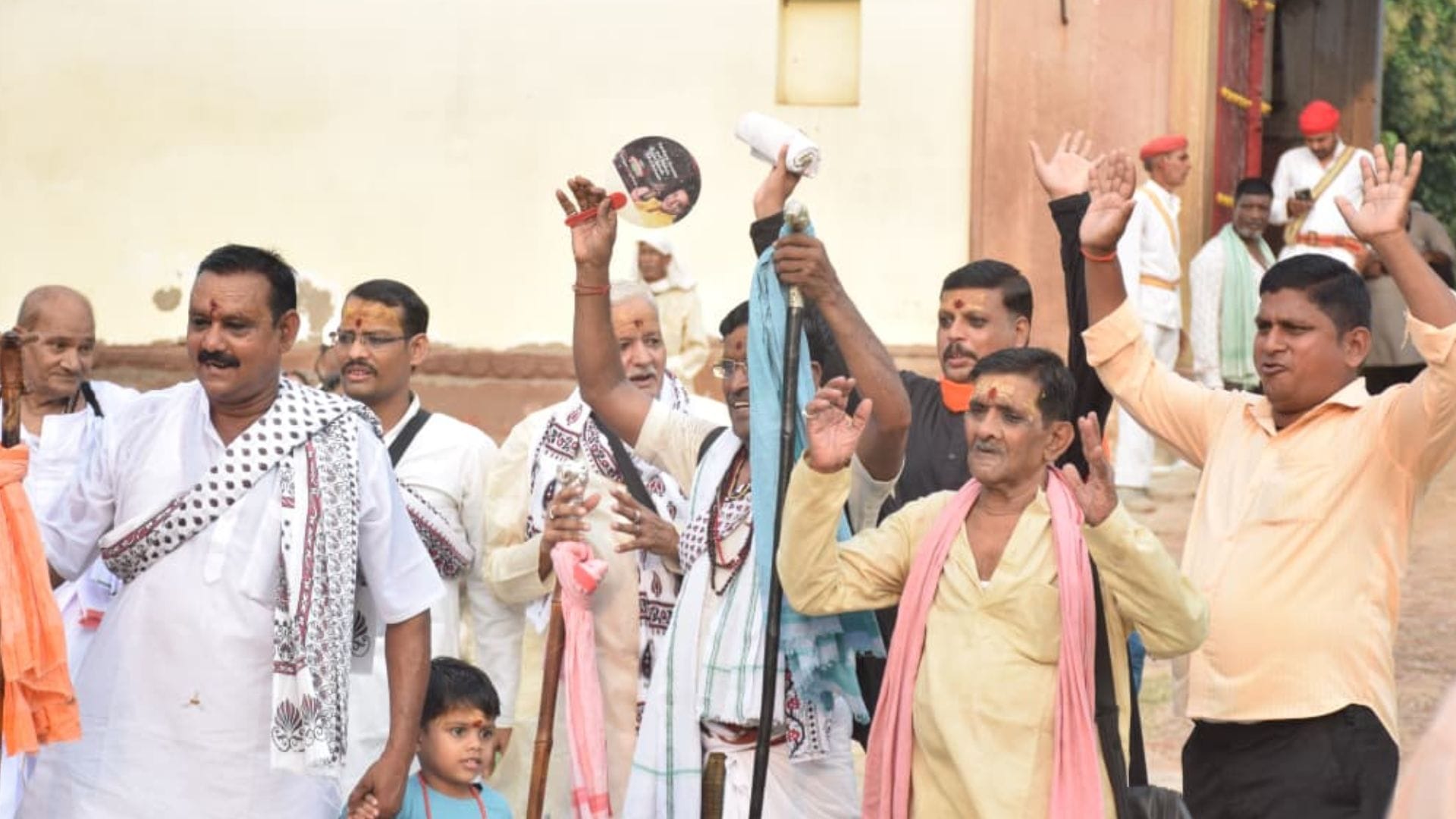 Ramnagar Ramlila Nemi found after 323 days with Manas book in one hand stick in other Jai Siyaram