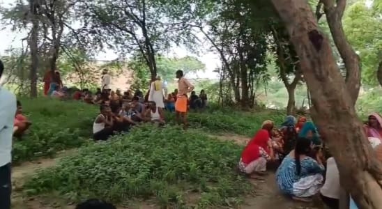 Kanpur young man committed suicide by hanging himself his body found hanging from tree family suspected murder