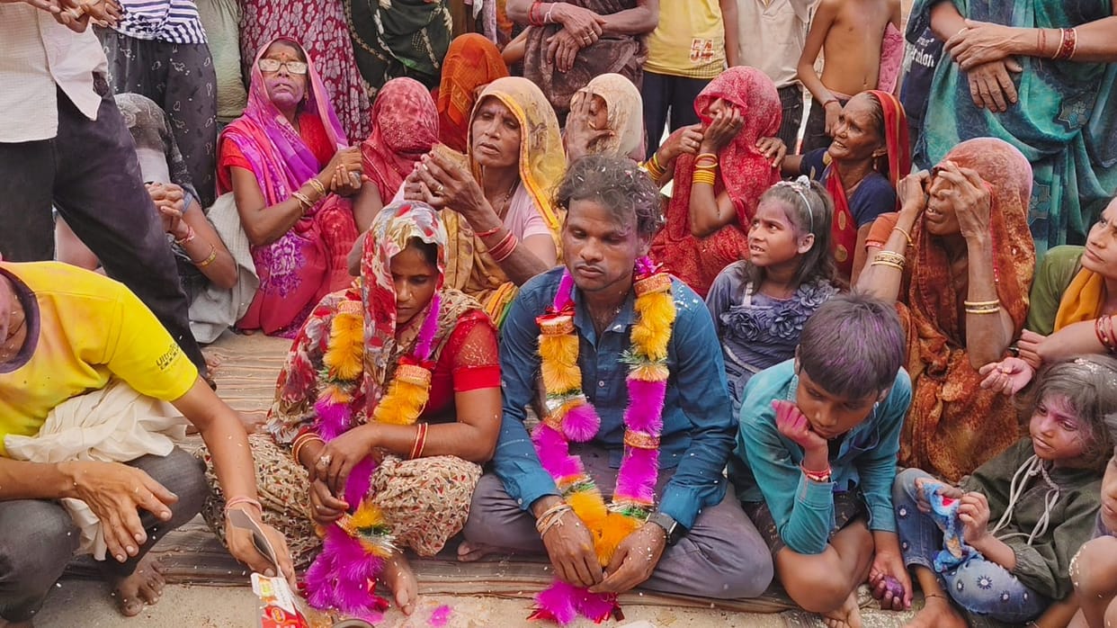 Hamirpur Married to lover in temple next day husband arrived with four children then bride turned back