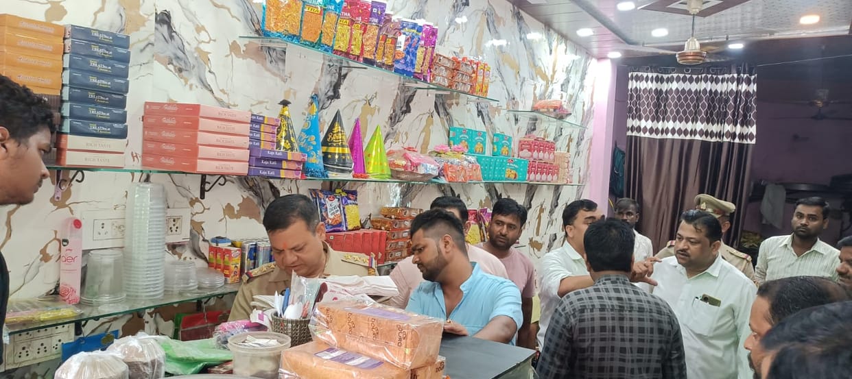 Kanpur Theft in two shops and failed in two incident captured in CCTV traders said police does not patrol