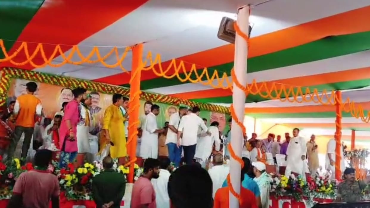 Bihar Election 2025: Two claimant leaders clashed on the stage at the NDA workers conference