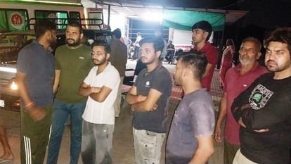 Meerut: Attackers came on seven bikes, entered the Ganesh Visarjan Yatra and killed the youth.