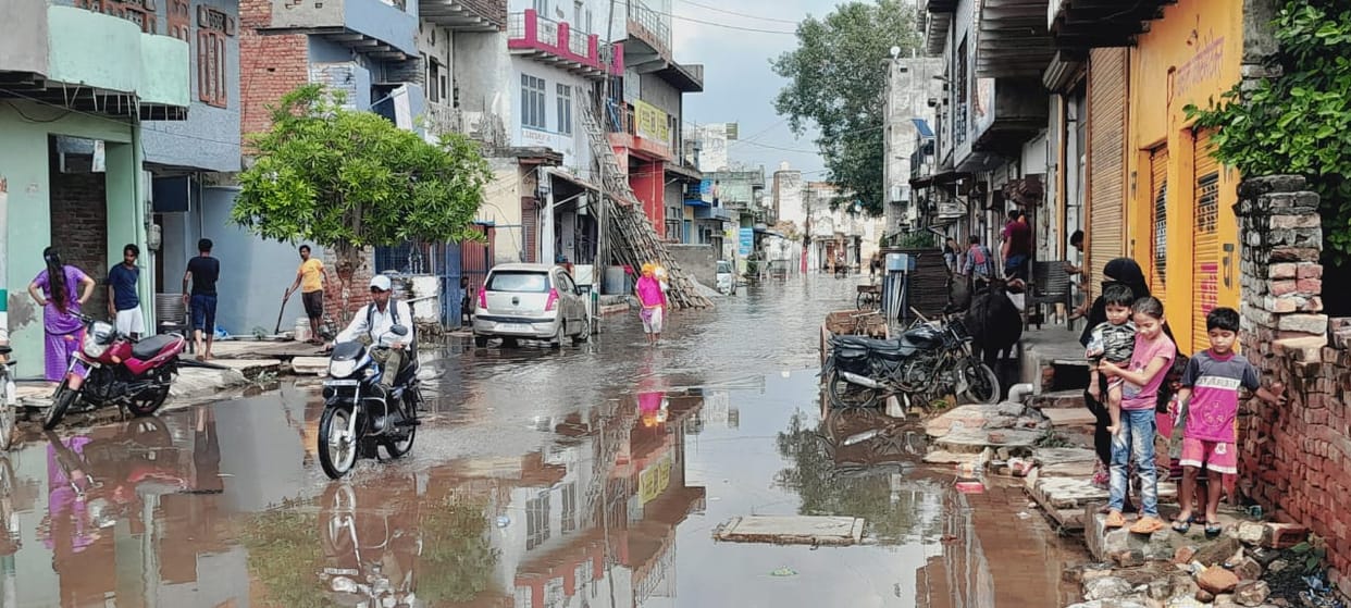 Flood in Mathura flood water entered Sadar Bazar of Mathura