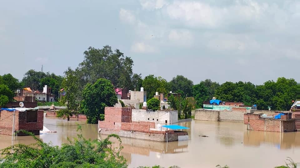 flood in mathura situation worst in mathura and vrindavan due to yamuna water rise