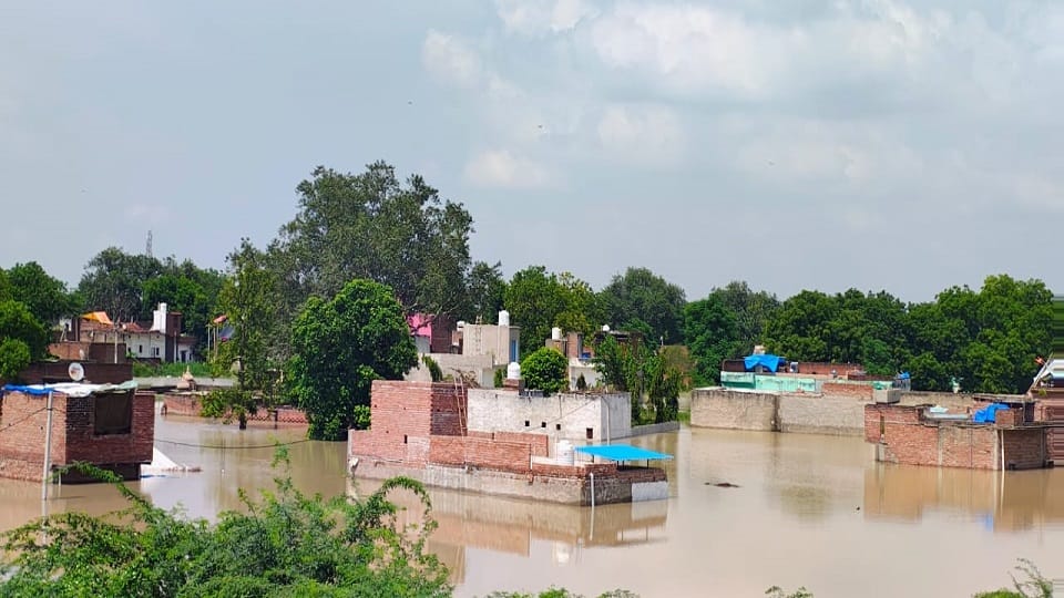 flood in mathura situation worst in mathura and vrindavan due to yamuna water rise