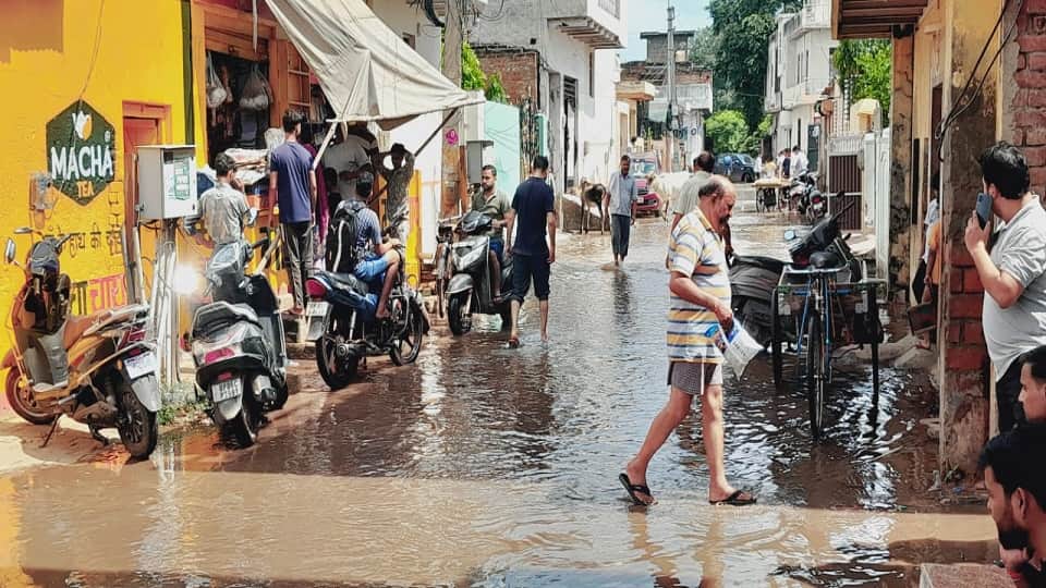 flood in mathura situation worst in mathura and vrindavan due to yamuna water rise