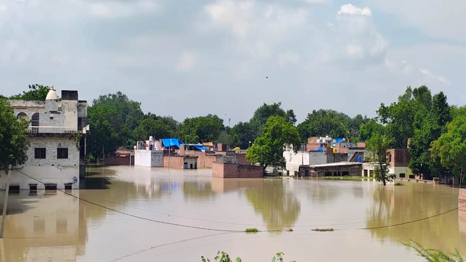 flood in mathura situation worst in mathura and vrindavan due to yamuna water rise