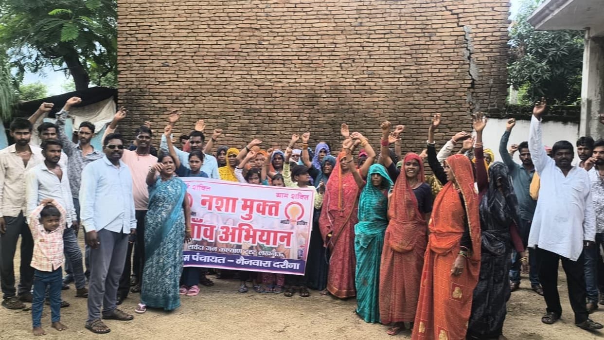 Lalitpur: Women left their homes to make the village drug free, took pledge from villagers in awareness campai