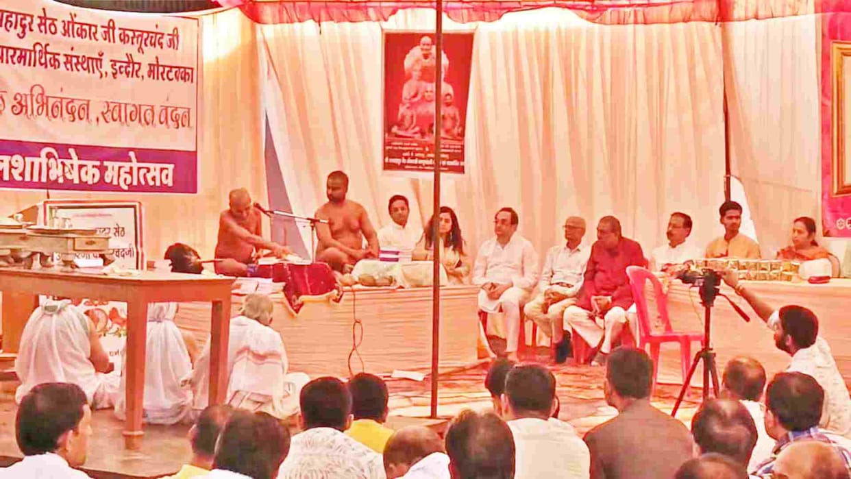 Omkareshwar News: Kalashabhishek and collective apology at Omkar Bagh Jain temple