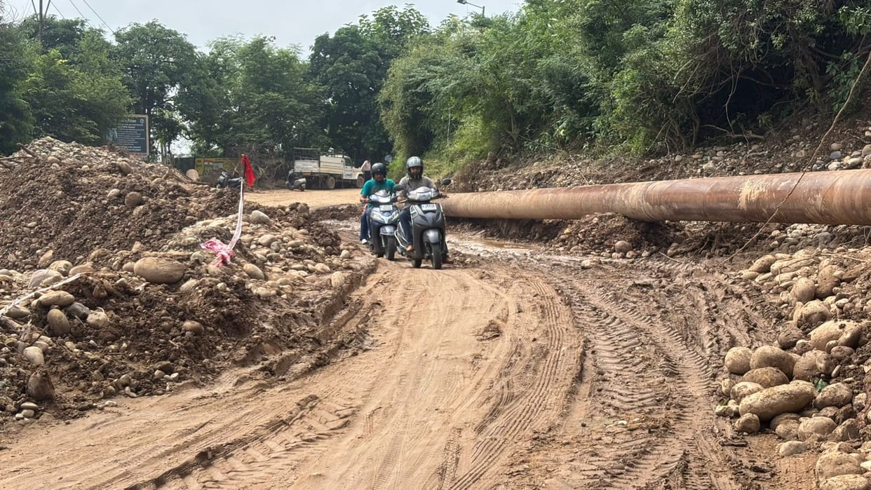 Floods damaged 2060 roads in Jammu division, Jammu suffered the most damage