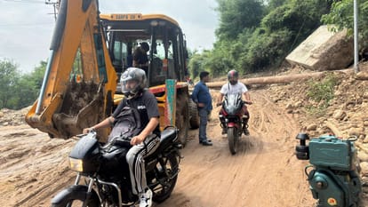 Floods damaged 2060 roads in Jammu division, Jammu suffered the most damage