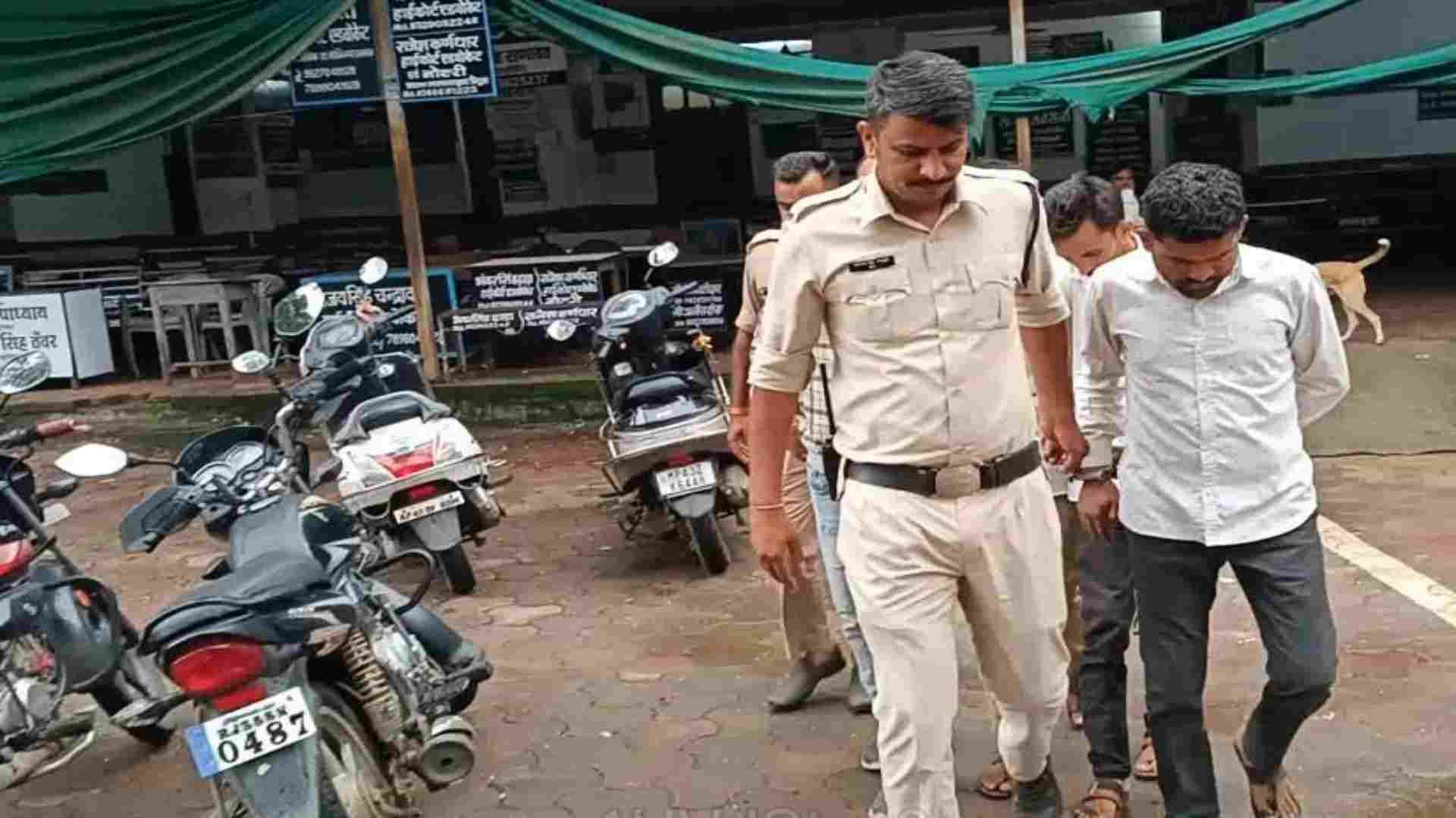 पुलिस की गिरफ्त में आरोपी।