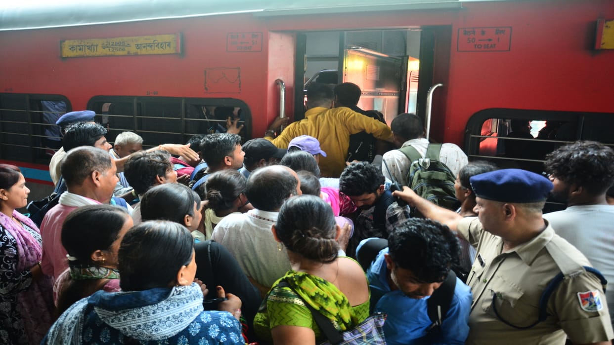 Railway News Several special trains will run via Prayagraj Chheoki, the railway has released the timetable