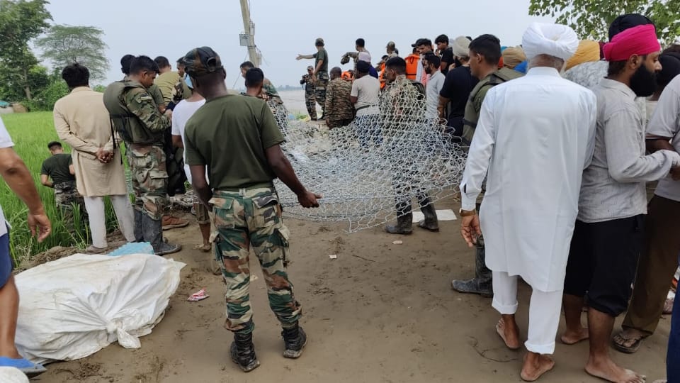 Punjab Flood News Crops Ruined due to Heavy Rain, Homes Submerged Ground Report from Amritsar