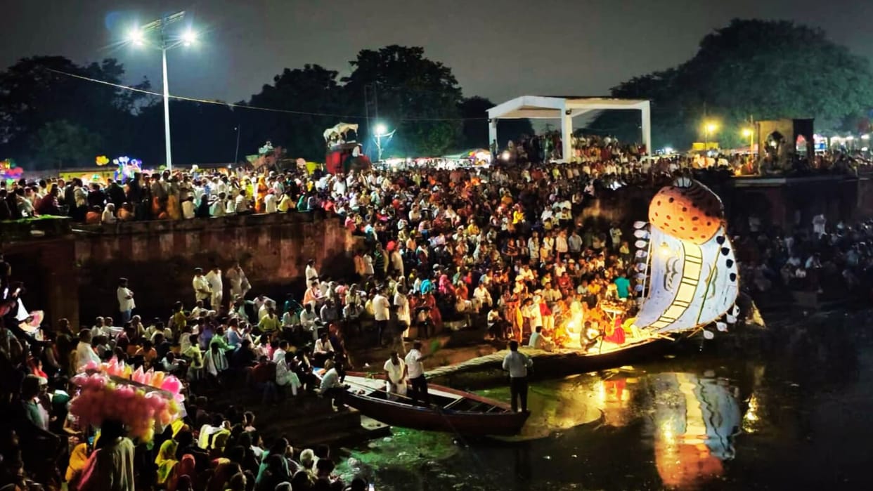 Ramnagar Ramlila Nemi found after 323 days with Manas book in one hand stick in other Jai Siyaram