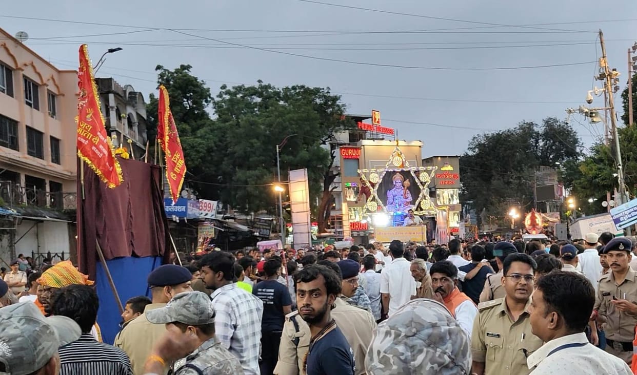 Indore: Tableaux came out till seven in the morning, police sent back the Akharas