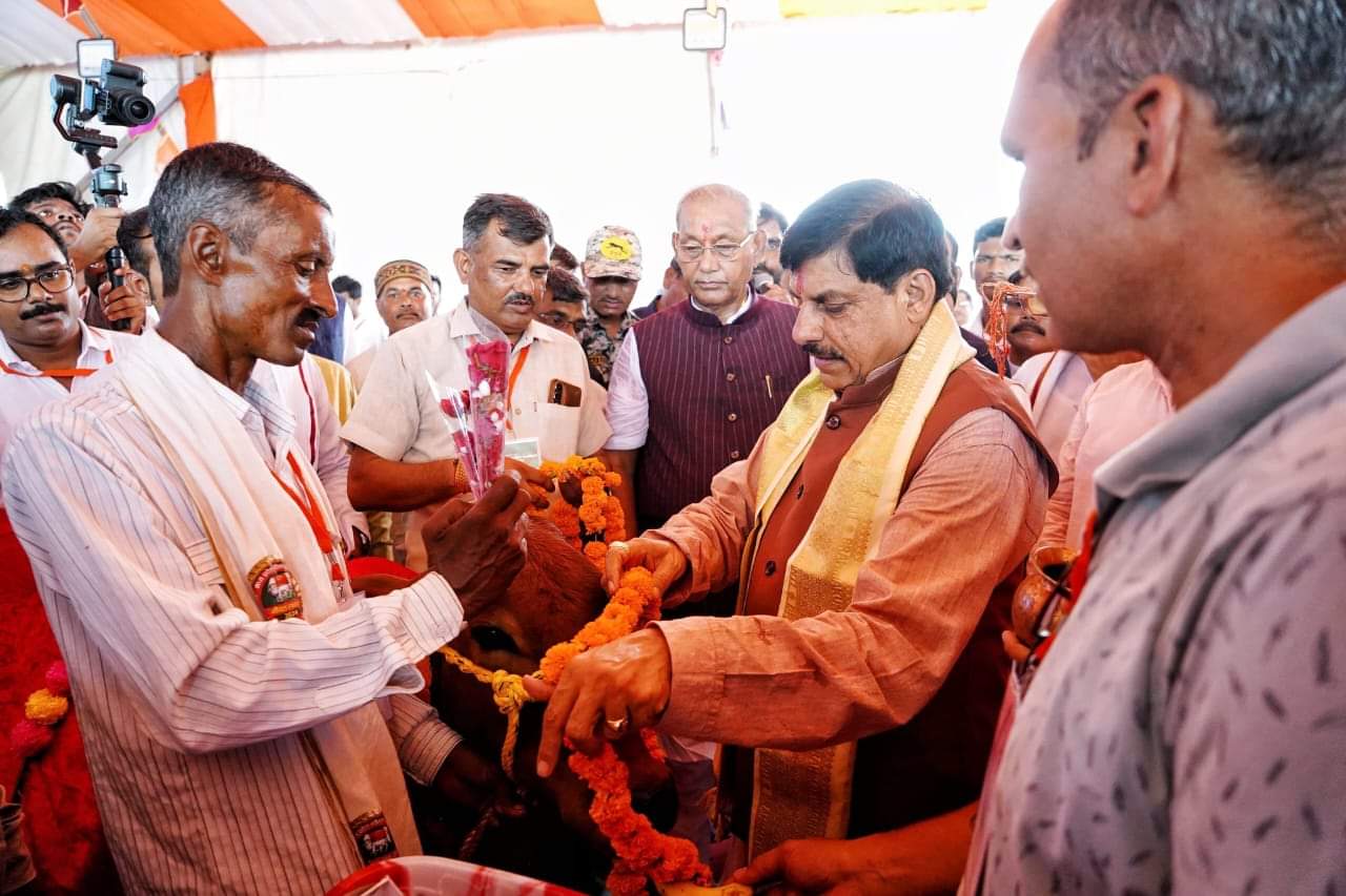 Gift of construction works worth 241 crores: CM said- Devtalab, Banaras and Prayagraj are a unique triangle of