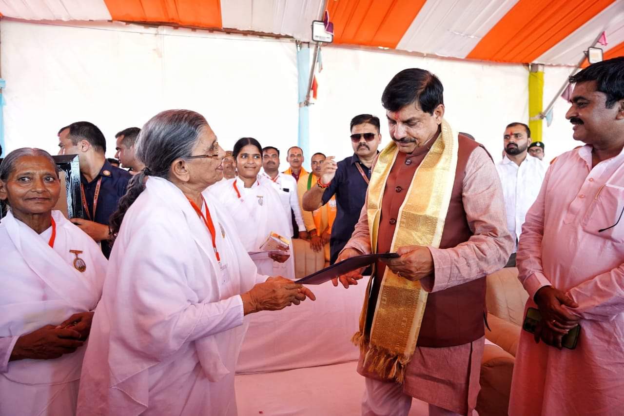 Gift of construction works worth 241 crores: CM said- Devtalab, Banaras and Prayagraj are a unique triangle of