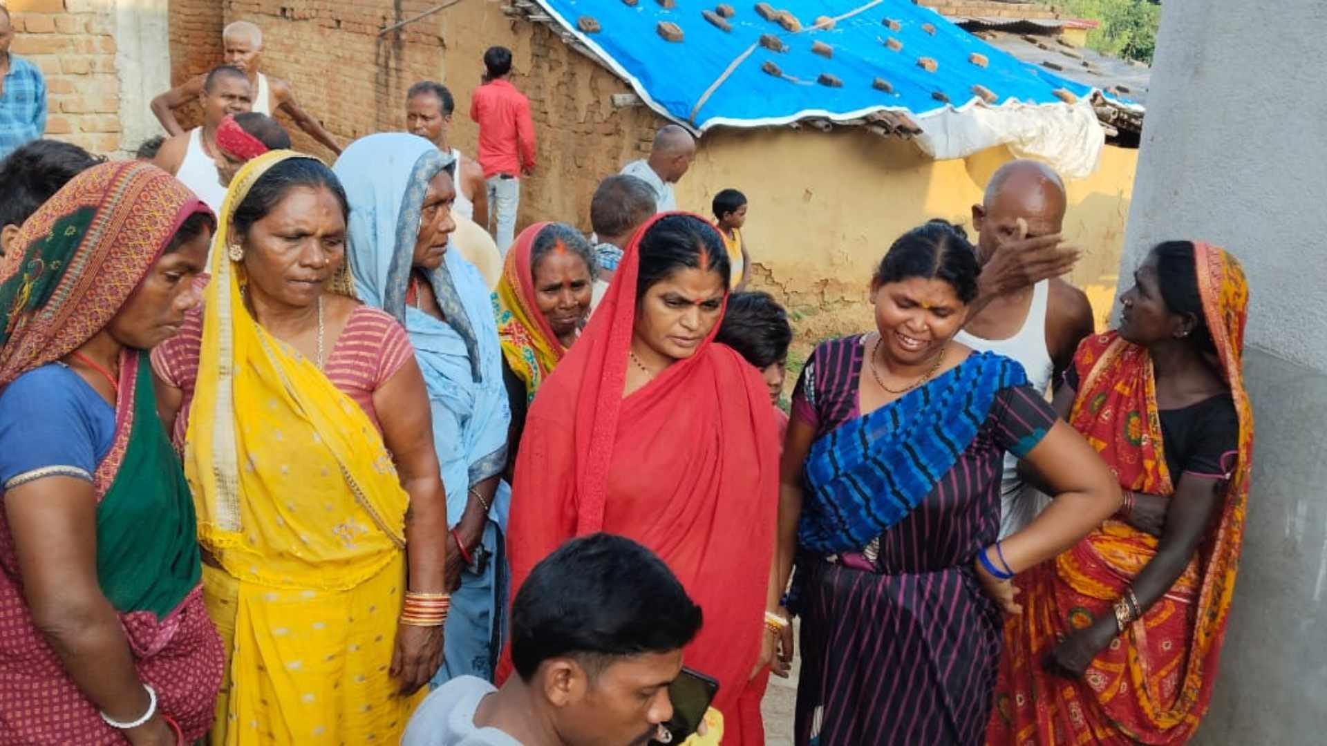 शोकाकुल परिजन