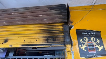 Meerut: When the liquor was not given on Borrow, home guard set the shop on fire, the salesman locked inside