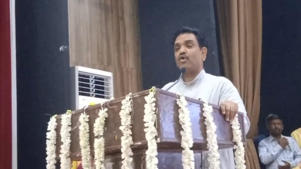 Jhansi: Minister Asim Arun hits back at Akhilesh Yadav's statement, says- this reflects his character and natu
