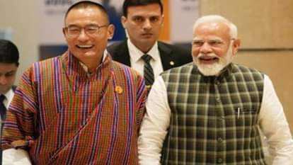 दाशो शेरिंग तोबगे और पीएम नरेंद्र मोदी
