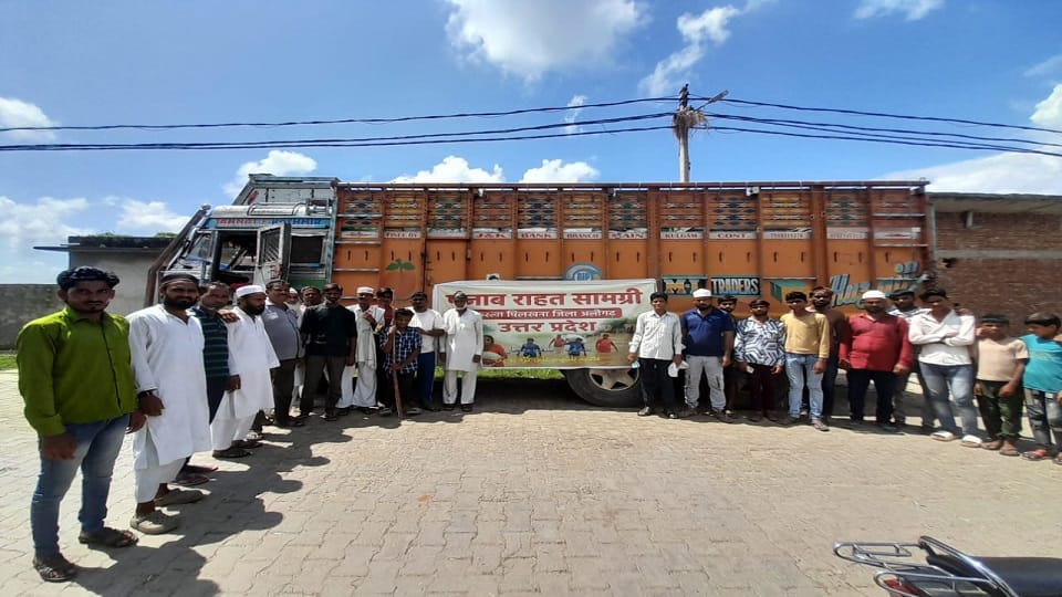 Flood wreaks havoc in Punjab people of Pilkhana send 18 tons of food items to the victims in Aligarh