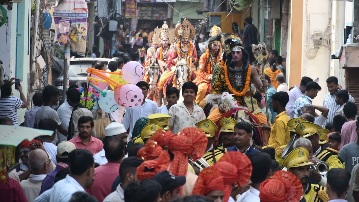 Baba Lat Bhairav marriage festival Shobha Yatra reached Lat Bhairav Kund from Visheshwarganj in five hours