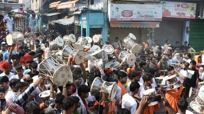 Baba Lat Bhairav marriage festival Shobha Yatra reached Lat Bhairav Kund from Visheshwarganj in five hours