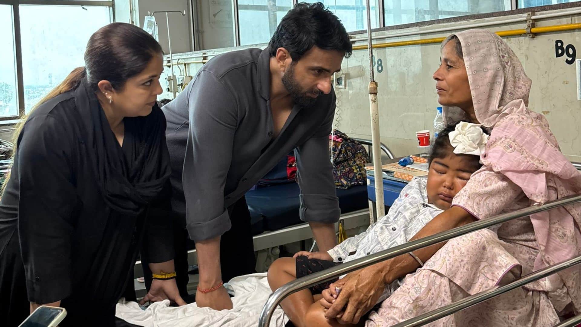 Sonu sood reached to punjab to help flood affected people