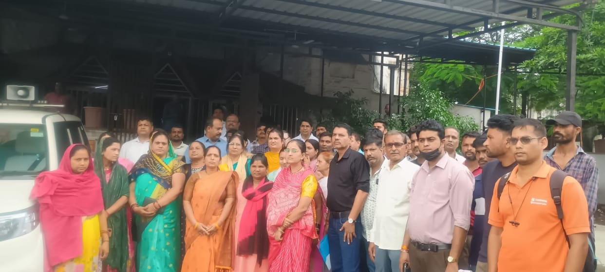 Bhopal: Notices have started being issued to occupants of 6 acres of land belonging to the Animal Husbandry De